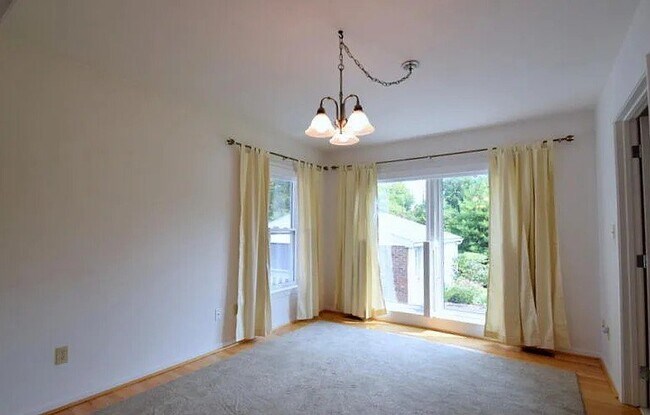 Building Photo - 614 Stivers Rd