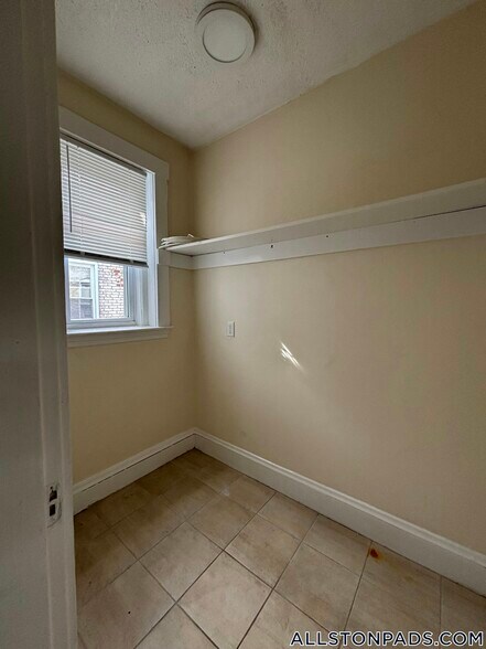 Building Photo - 6 Barrows St