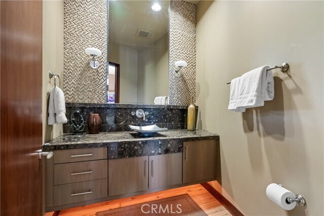 Building Photo - 68 Royal St Georges Way