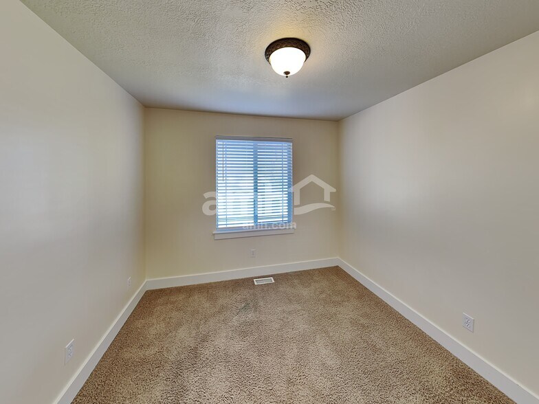 Building Photo - 4915 W 150 N