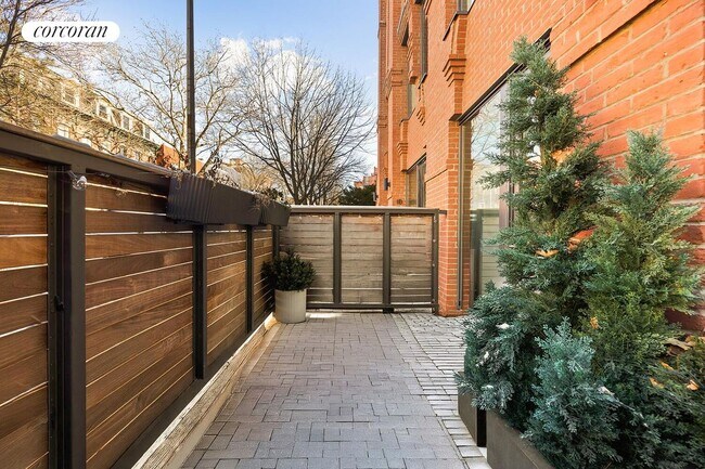 Building Photo - 120 Java St