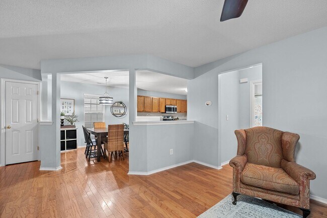 Building Photo - Fantastic 4 Bedroom, 3 Bath home near Brier Creek & RDU, Fenced-in Yard, Bonus Room, Pet Friendly!