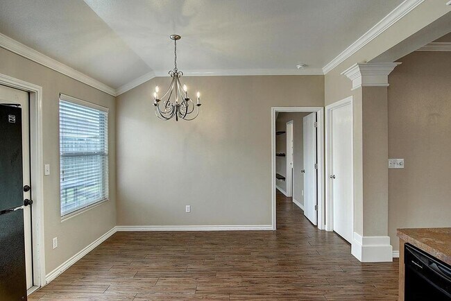 Building Photo - 2409 Gold Star Dr