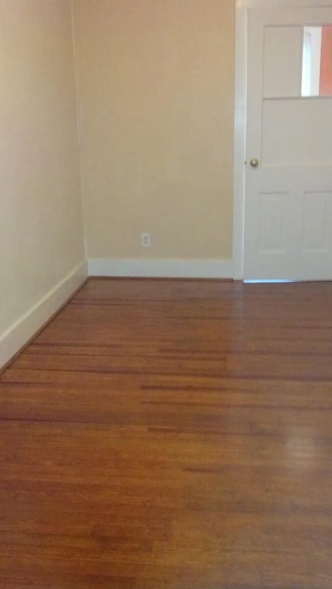 Building Photo - 105-4 E Main St