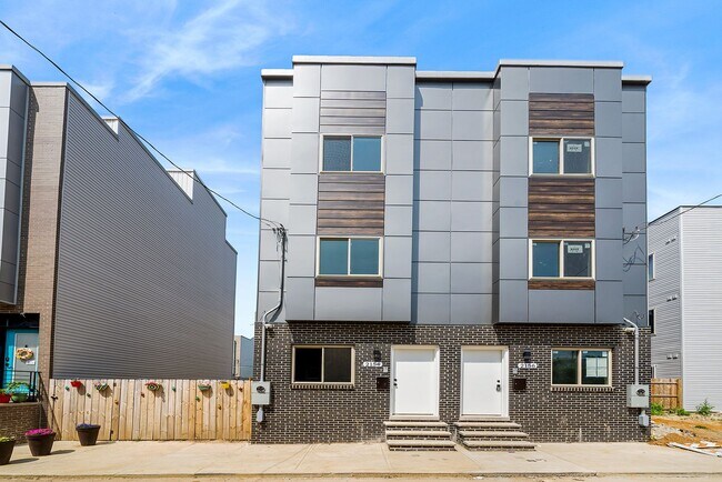 Building Photo - 2156 N Randolph St