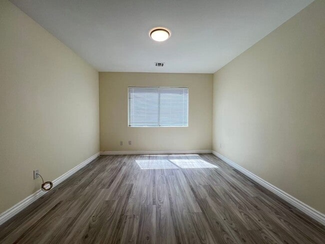 Building Photo - 8480 Garnet Peak Ct
