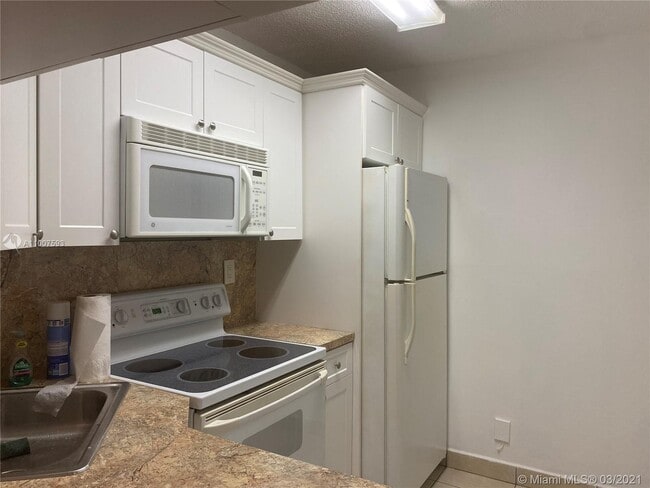 Building Photo - 9525 SW 138th Pl