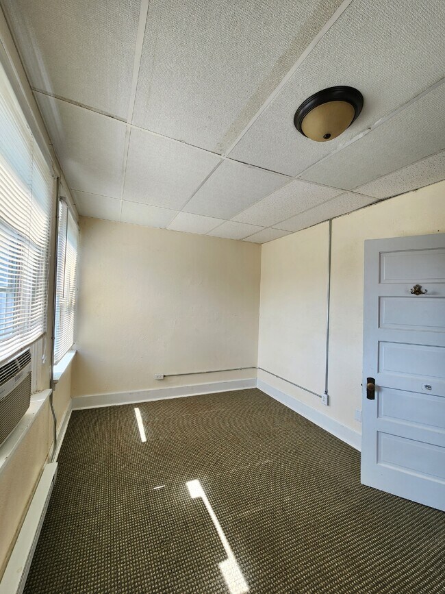 Studio Unit - 312 Sycamore St