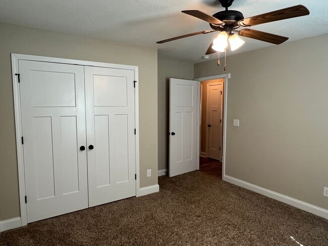 Building Photo - Beautiful Home that looks Brand New / First Full Month's Rent FREE with a 13 Month Lease!!