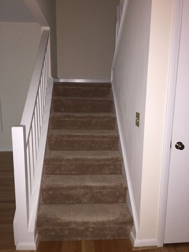 Building Photo - Modern 3BR Condo in Finley Forest – Prime Chapel Hill Location near UNC & RTP