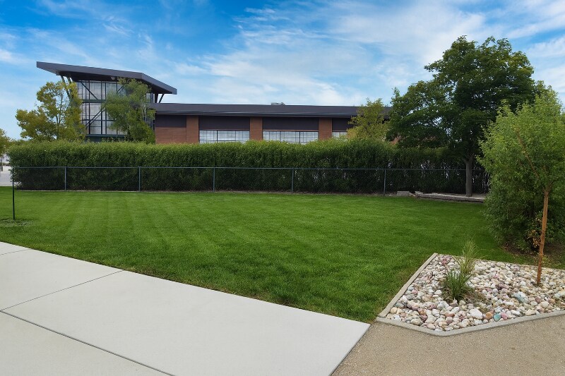 Building Photo - 506 Waukesha Ave