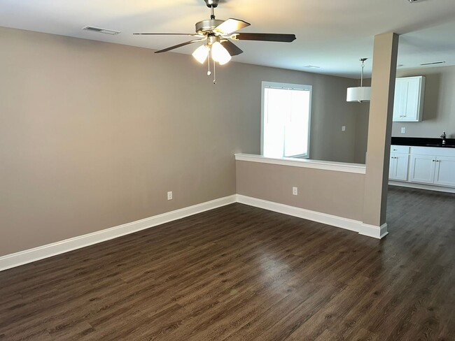 Building Photo - Beautiful 3 Bedroom Home in Salisbury!!