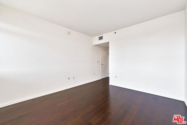 Building Photo - 3785 Wilshire Blvd