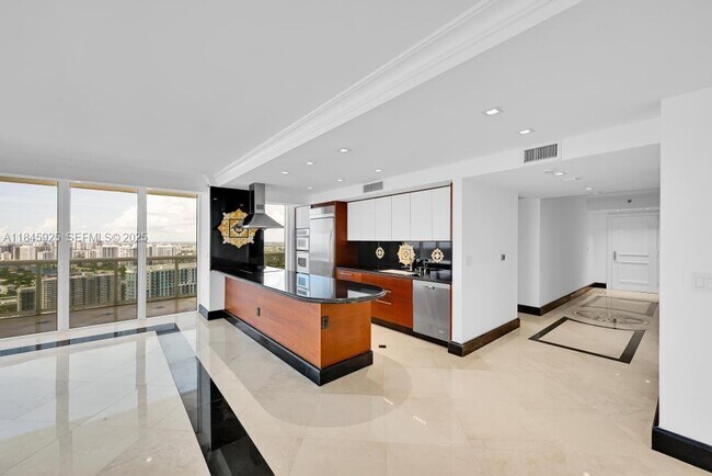 Building Photo - 1850 S Ocean Dr