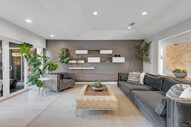 Building Photo - 4716 Tyrone Ave