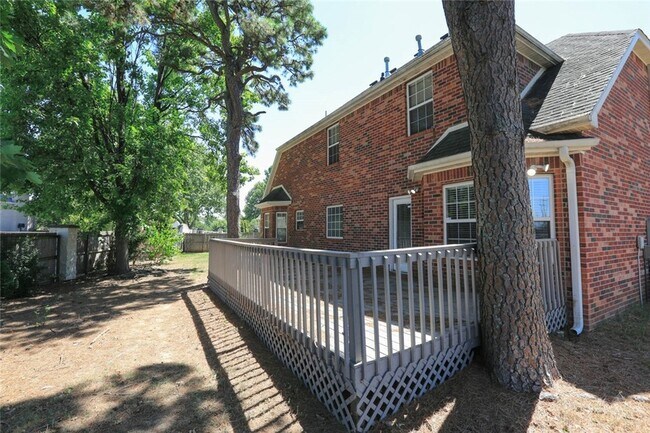 Building Photo - 5300 S 44th Pl