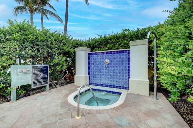 Building Photo - 403 S Sapodilla Ave