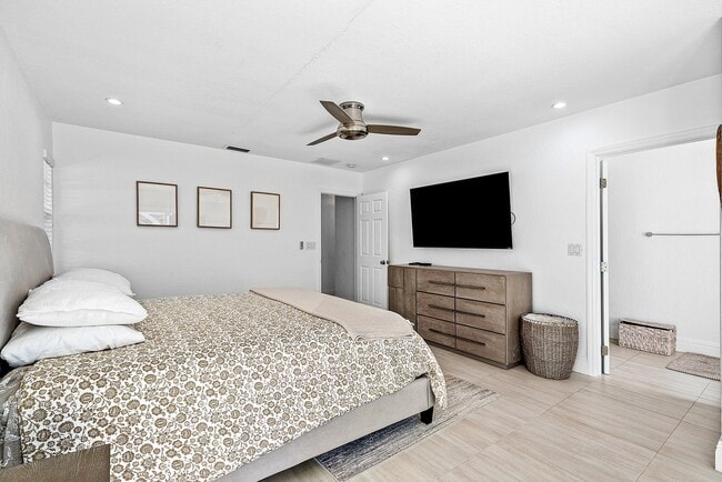 Building Photo - 124 Oregon Ln