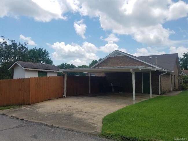 Building Photo - 1811 Young Farm Rd