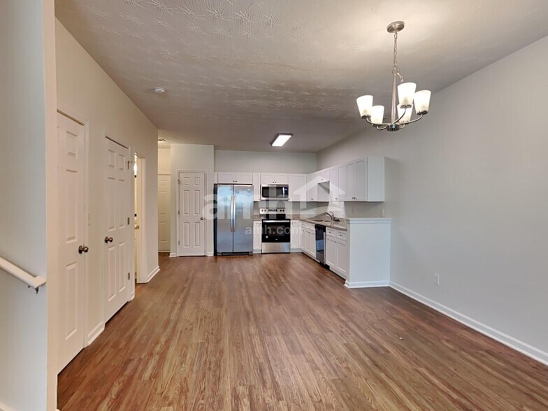 Building Photo - 2540 Marlin Dr