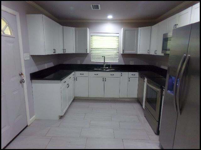 Building Photo - 305 W I Ave