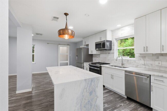 Building Photo - 5347 Rutherglenn Dr