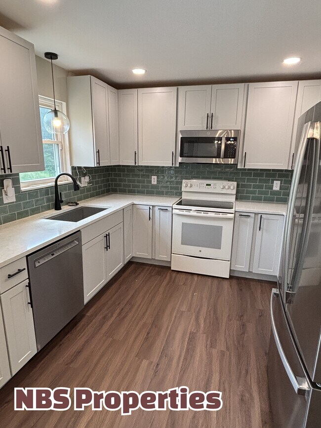 Building Photo - 7404 Foxglove Ln