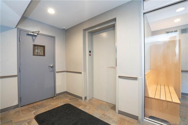 Building Photo - 1401 Harbor View Dr