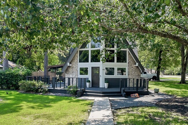 Building Photo - 446 Fantasy Ln
