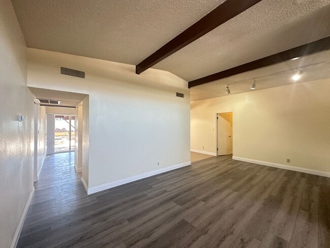 Building Photo - Washington & Jones