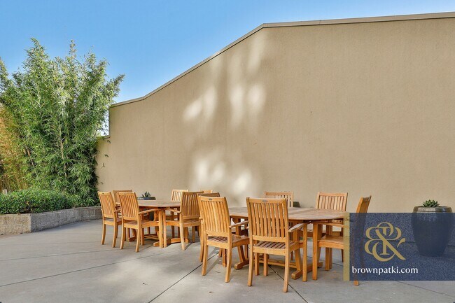 Building Photo - 140 S Van Ness Ave