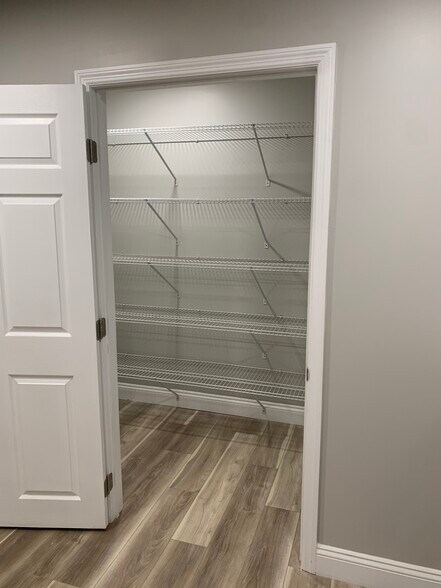 Pantry - 2727 N 5th Street Hwy