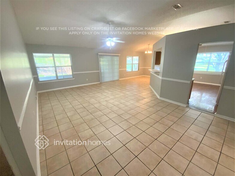 Building Photo - 5666 Plum Hollow Dr W