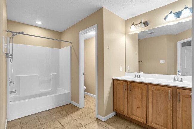 Building Photo - 704 Park Plaza E