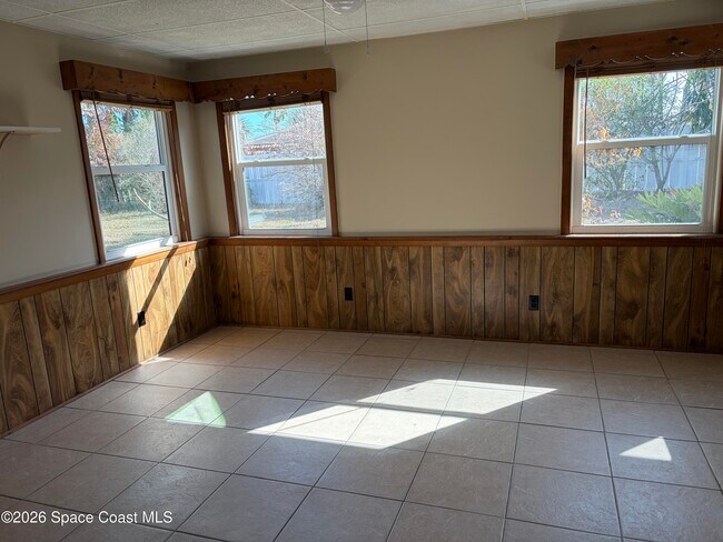 Building Photo - 619 Rosada St