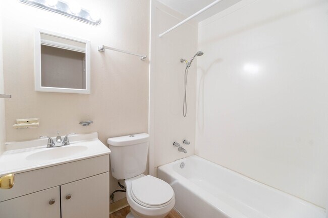 Building Photo - 8770 Galen Ct