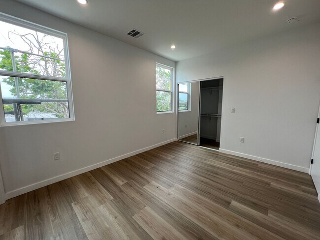 Building Photo - 5526 Blackwelder St
