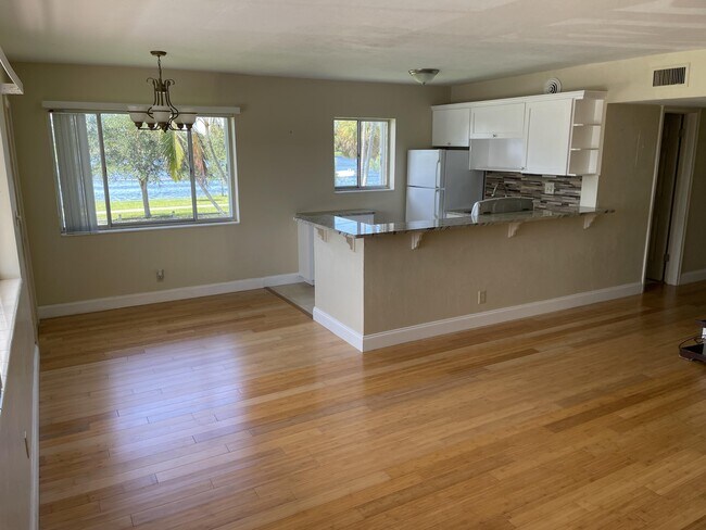 Building Photo - 2020 Lake Osborne Dr