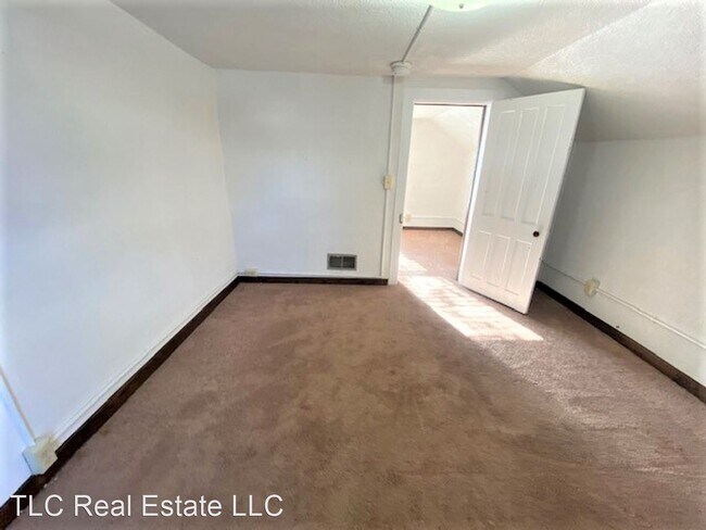 Building Photo - 3 br, 2 bath House - 439 N Washington St