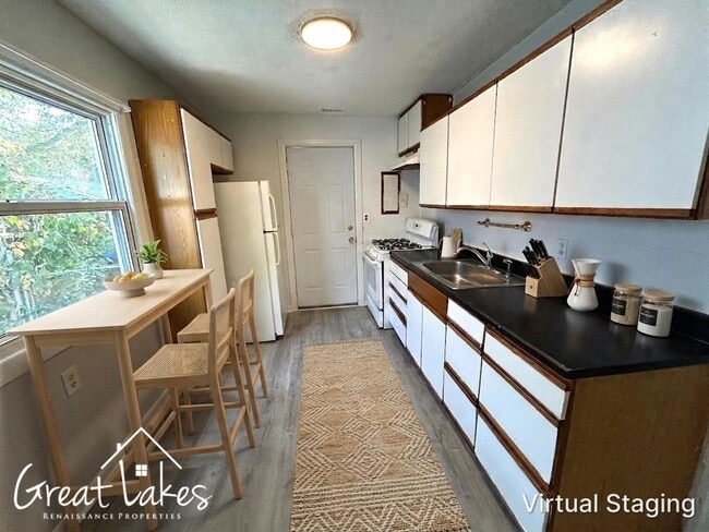 Building Photo - 11252 Lozier Ave