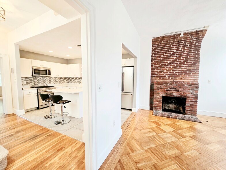 Building Photo - 1712 Beacon St