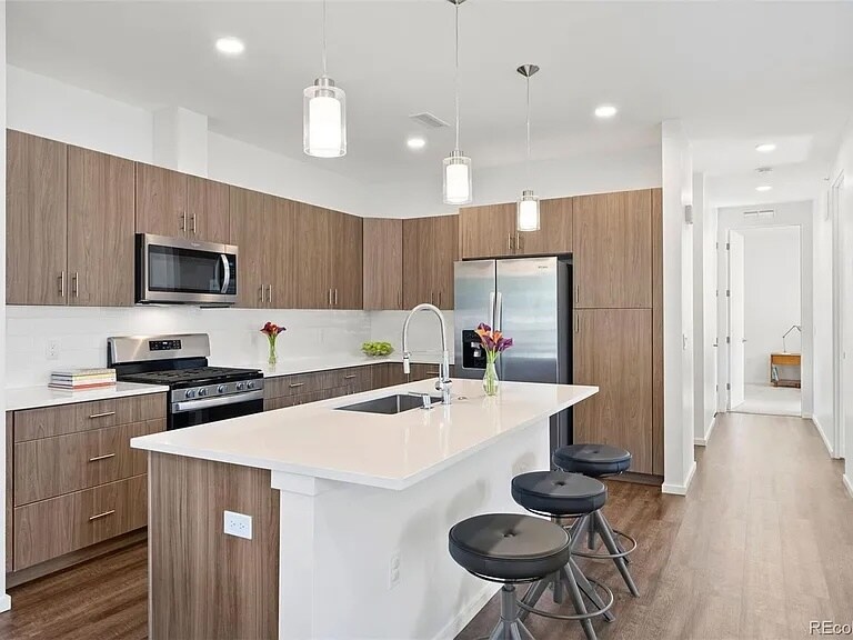 kitchen island - 31192 Black Eagle Dr
