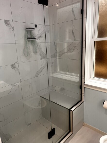 Building Photo - 6113 S Sacramento Ave