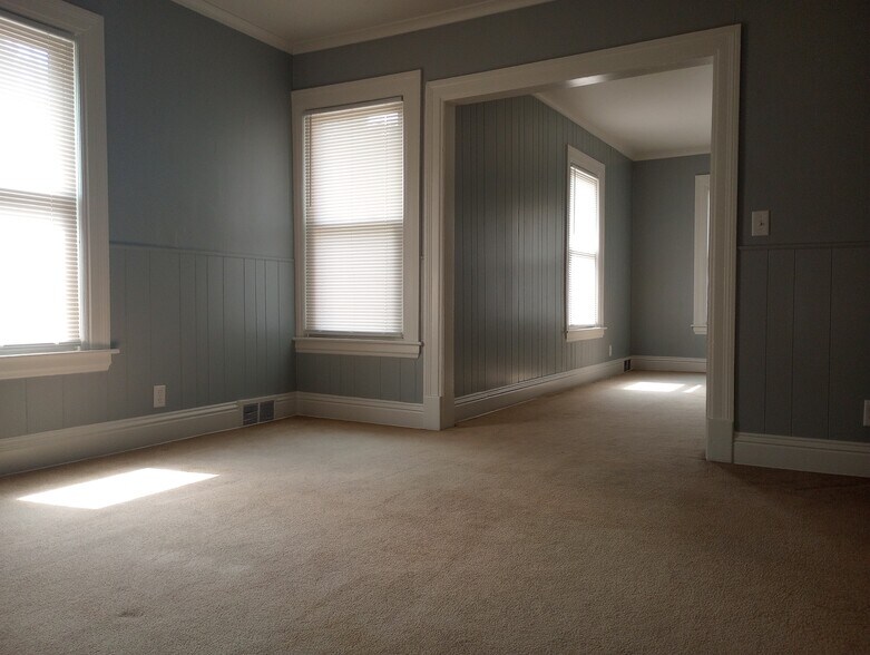 Building Photo - 136 Frelinghuysen Ave