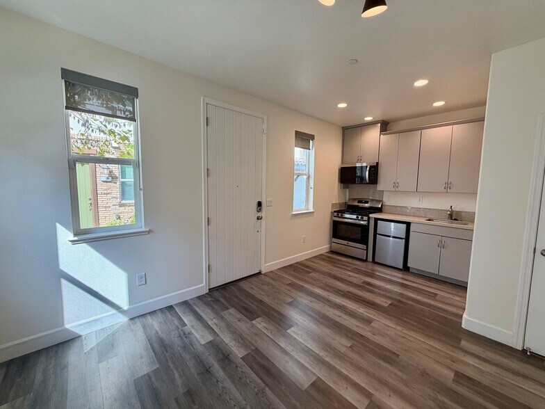 Building Photo - 2733 Sorano Ct