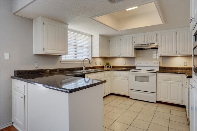Building Photo - 7745 Pear Tree Ln