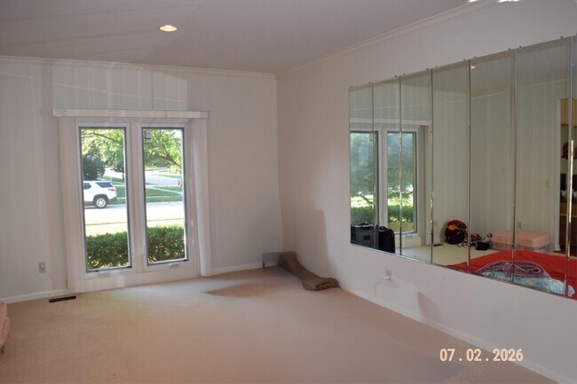 Building Photo - 1431 Provincial Dr