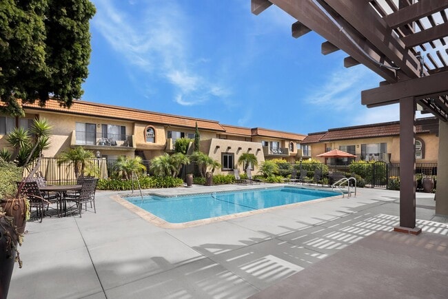 Building Photo - Villa Camino Apartments