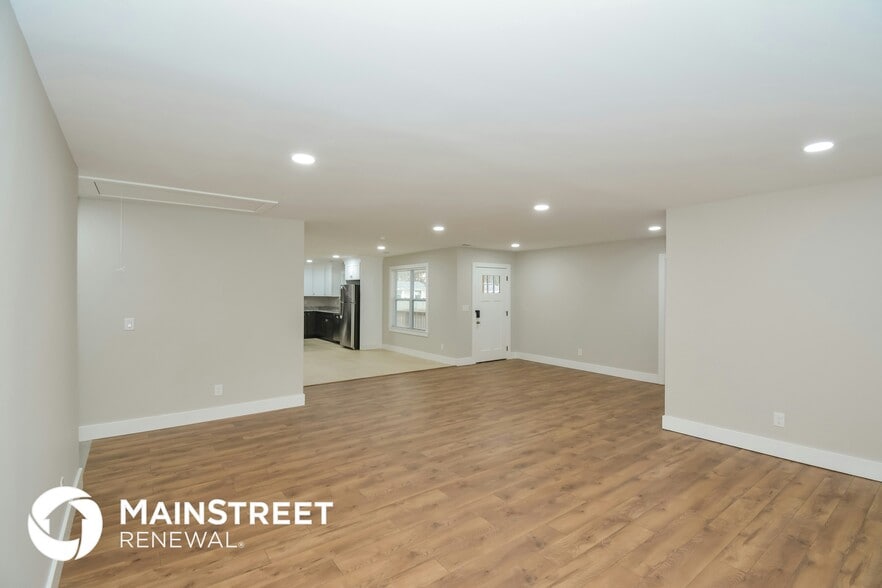 Building Photo - 115 Green Meadow Dr