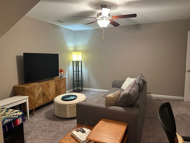 Building Photo - Maryville 37803 - 3 bedroom, 2.5 bath home - Contact Tanner Fee (865) 850-5103